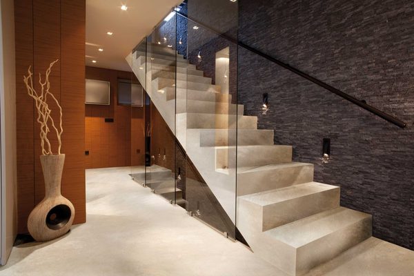 Seamless microcement staircase with minimalist design and warm mineral tones in a luxury duplex